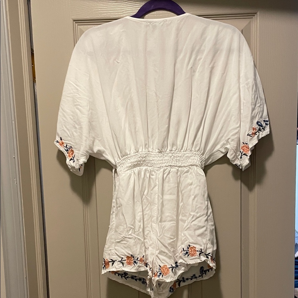 Forever 21 White Top with Floral Accents - Picture 6 of 7
